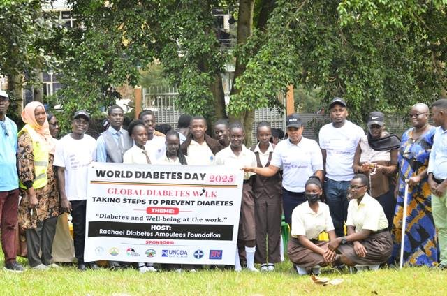 A large group stands together behind an RDAF World Diabetes Day banner.